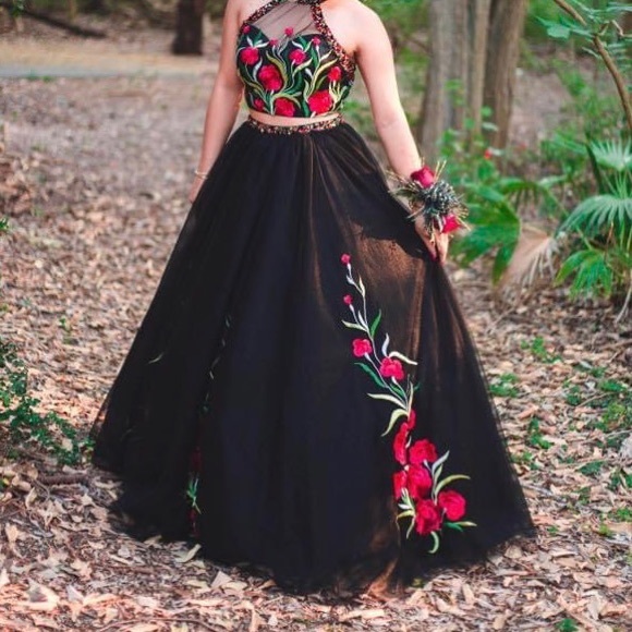 Black Floral Ball Gown Size 4 - Picture 1 of 15